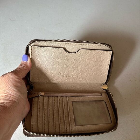 Micheal Kors Wallet - Picture 3 of 3